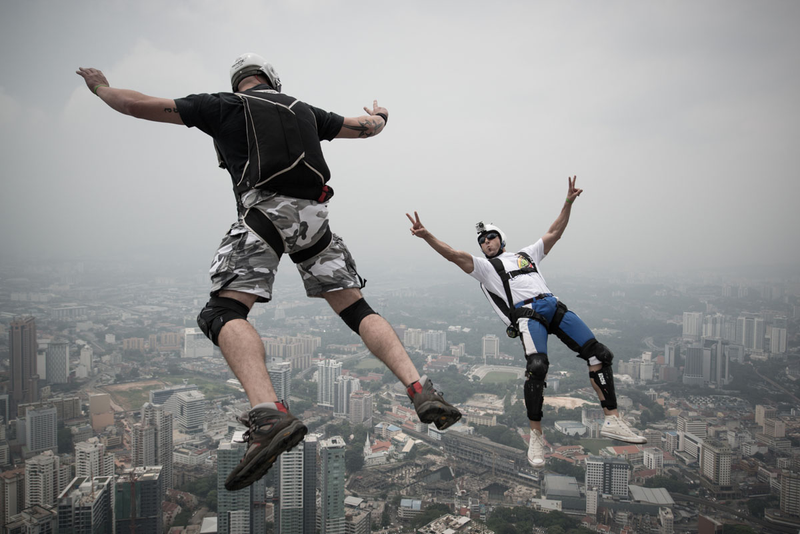 Illustration for article titled Jumping From Buildings: The World's Most Dangerous Sport